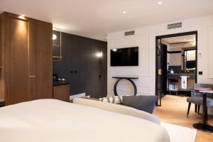 Телевизор и/или развлекательный центр в Palacio Arriluce Hotel - The Leading Hotels of the World