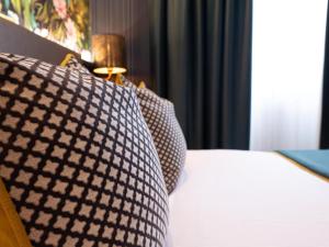 a bedroom with a bed with a pillow and a window at Hyde Park Green in London