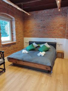 a bed in a room with a brick wall at Kleine Auszeit 2 in Forst
