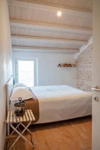 A bed or beds in a room at A26 - Poggio, cielo-terra con vista mare mozzafiato