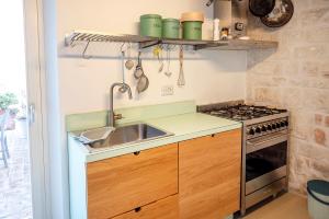 A kitchen or kitchenette at A26 - Poggio, cielo-terra con vista mare mozzafiato