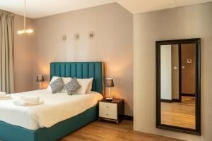 Ένα ή περισσότερα κρεβάτια σε δωμάτιο στο BellaVista 29 Boulevard 1 Bedroom Apartment with Extra Bedroom Partial Fountain Views +39 φωτογραφίες