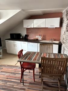 Kuchyň nebo kuchyňský kout v ubytování Mosaikhotel