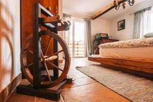 a room with a bed and a woodenoked wheel at Posest Kunigunda in Šmartno v Rožni Dolini