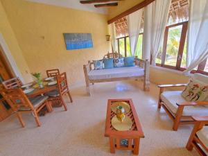 Χώρος καθιστικού στο Tembo 2 Beach Cottage Malindi