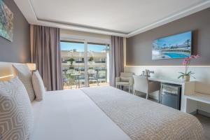 Una cama o camas en una habitación de Calipolis