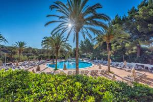 Bazén v ubytování Grupotel Cala Marsal Nature Hotel - New Reopening 2025 nebo v jeho okolí