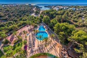 Bazén v ubytování Grupotel Cala Marsal Nature Hotel - New Reopening 2025 nebo v jeho okolí