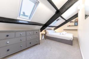 a attic bedroom with a bed and a window at Town centre property convenient for the fells in Keswick