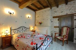 Una cama o camas en una habitación de Chez victor
