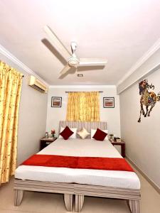a bedroom with a bed and a ceiling fan at Remarkable 3-Bed Apartment in Panjim in Panaji