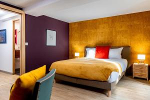 a bedroom with a large bed with red pillows at Les Létruns - Appart - 4 pers - Vue sur la mer in Saint Malo