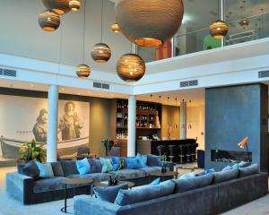 Khu vực ghế ngồi tại SeeHuus Lifestyle Hotel +61 ảnh