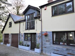 a detached house with black windows and doors at 1 Bed in Charlestown 53680 in Luxulyan