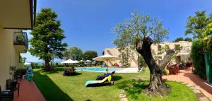 A garden outside Hotel Campagnola
