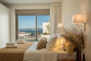 Ένα ή περισσότερα κρεβάτια σε δωμάτιο στο AmphiMatrion Luxury Residence