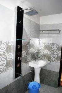 A bathroom at Hotel Bivab Balliguda