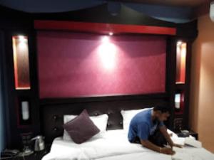 A bed or beds in a room at Hotel Bivab Balliguda