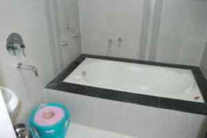 A bathroom at Hotel Bivab Balliguda