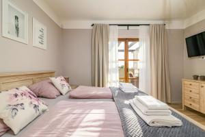 Posteľ alebo postele v izbe v ubytovaní Villa Rajana for 14 persons with kids playground & pool heating in Central Istria
