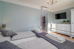 Posteľ alebo postele v izbe v ubytovaní Villa Rajana for 14 persons with kids playground & pool heating in Central Istria