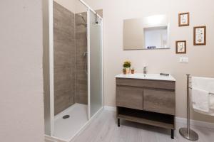 a bathroom with a shower and a sink at Appartamento terrazza Cavour in Brescia