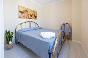 a bedroom with a blue bed with towels on it at Appartamento terrazza Cavour in Brescia