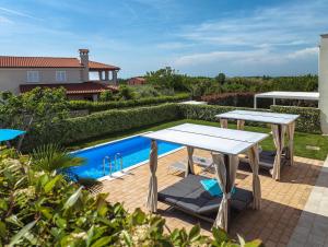Πισίνα στο ή κοντά στο Villa Sky Dream for 8 persons near Novigrad