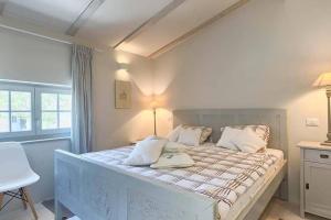 Postel nebo postele na pokoji v ubytování Villa Charlotte for 14 persons with 73m2 Pool in Central Istria