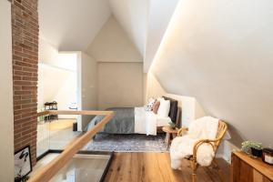 Χώρος καθιστικού στο Luxury Penthouse on the Lake +27 φωτογραφίες