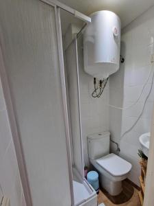 A bathroom at Apartamentos TravelBudget Gran Vía