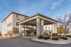 a building with a parking lot in front of it at Comfort Suites Auburn Hills-Detroit in Auburn Hills