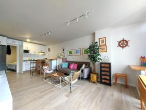 a living room with a couch and a table at Apartamento PRIMERA LINEA DE MAR in Tacoronte