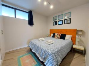 a bedroom with a bed and a large window at Apartamento PRIMERA LINEA DE MAR in Tacoronte
