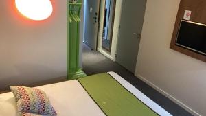 Ένα ή περισσότερα κρεβάτια σε δωμάτιο στο Campanile Annemasse Gare– Genève