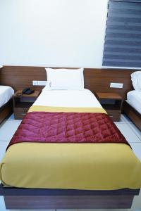 Postel nebo postele na pokoji v ubytování Rainbow Inn + 1 fotografie