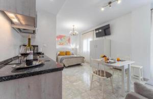 Kuchyňa alebo kuchynka v ubytovaní Villa Augusto Cosy Romance