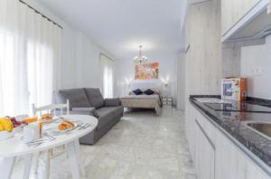 Kuchyňa alebo kuchynka v ubytovaní Villa Augusto Cosy Romance