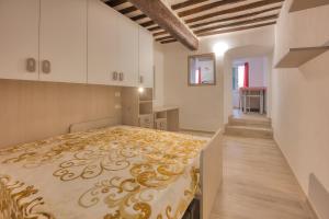 Ένα ή περισσότερα κρεβάτια σε δωμάτιο στο La Casetta di Concetta - Goelba