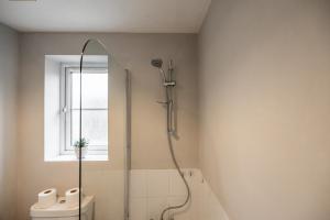 Koupelna v ubytování Brecon Gardens + 43 fotografií