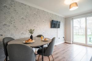 TV a/nebo společenská místnost v ubytování Brecon Gardens