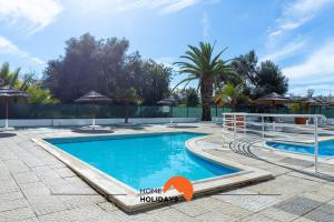 Πισίνα στο ή κοντά στο #048 Sunrise by Home Holidays