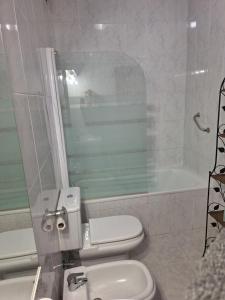 Ένα μπάνιο στο Bonito Apartamento California 6 +25 φωτογραφίες