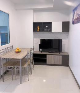 Кухня или мини-кухня в 一室一厅宁静舒适公寓清迈市中心

