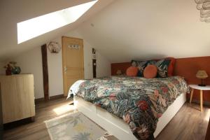 Ένα ή περισσότερα κρεβάτια σε δωμάτιο στο Gîte Les Séquoias avec piscine et sauna à 1h de Paris +17 φωτογραφίες