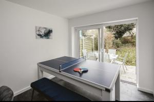 Πινγκ πονγκ στο Elegant 5 bed house with parking- Photo ID Required ή εκεί κοντά