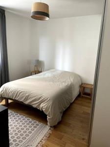 Voodi või voodid majutusasutuse Joli appartement avec terrasse toas
