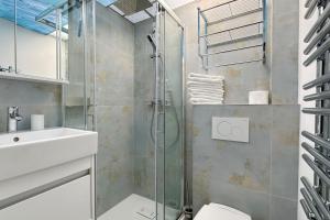 a bathroom with a shower and a toilet and a sink at Ameland Reethus in Wenningstedt in Wenningstedt +23 photos