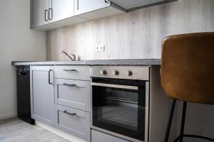 a kitchen with a stove and a counter top at JUNIK Apartments - Deine Cityapartments in Duisburg in Duisburg