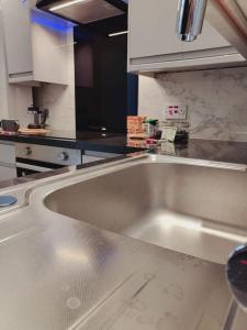 a kitchen with a large sink in a kitchen at High Street, 2 bed, newly refurb in Leamington Spa